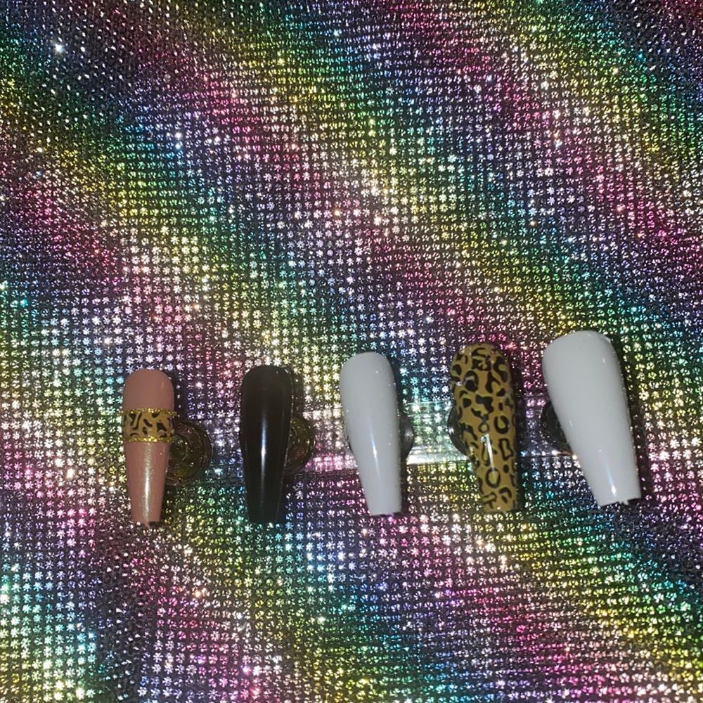 20 piece Set of Press On Nails! With Glue and file!